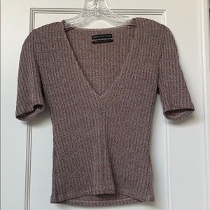 Adorable v neck tee!!
